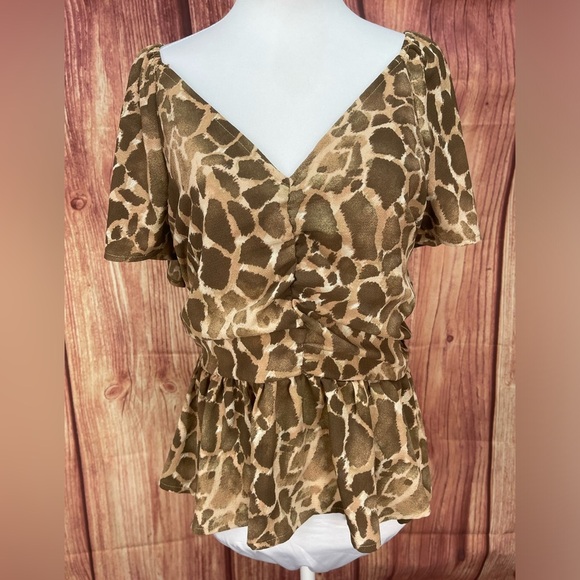 Sofia Jeans by Sofia Vergara V-neck flutter sleeve top animal print size M - Picture 3 of 15